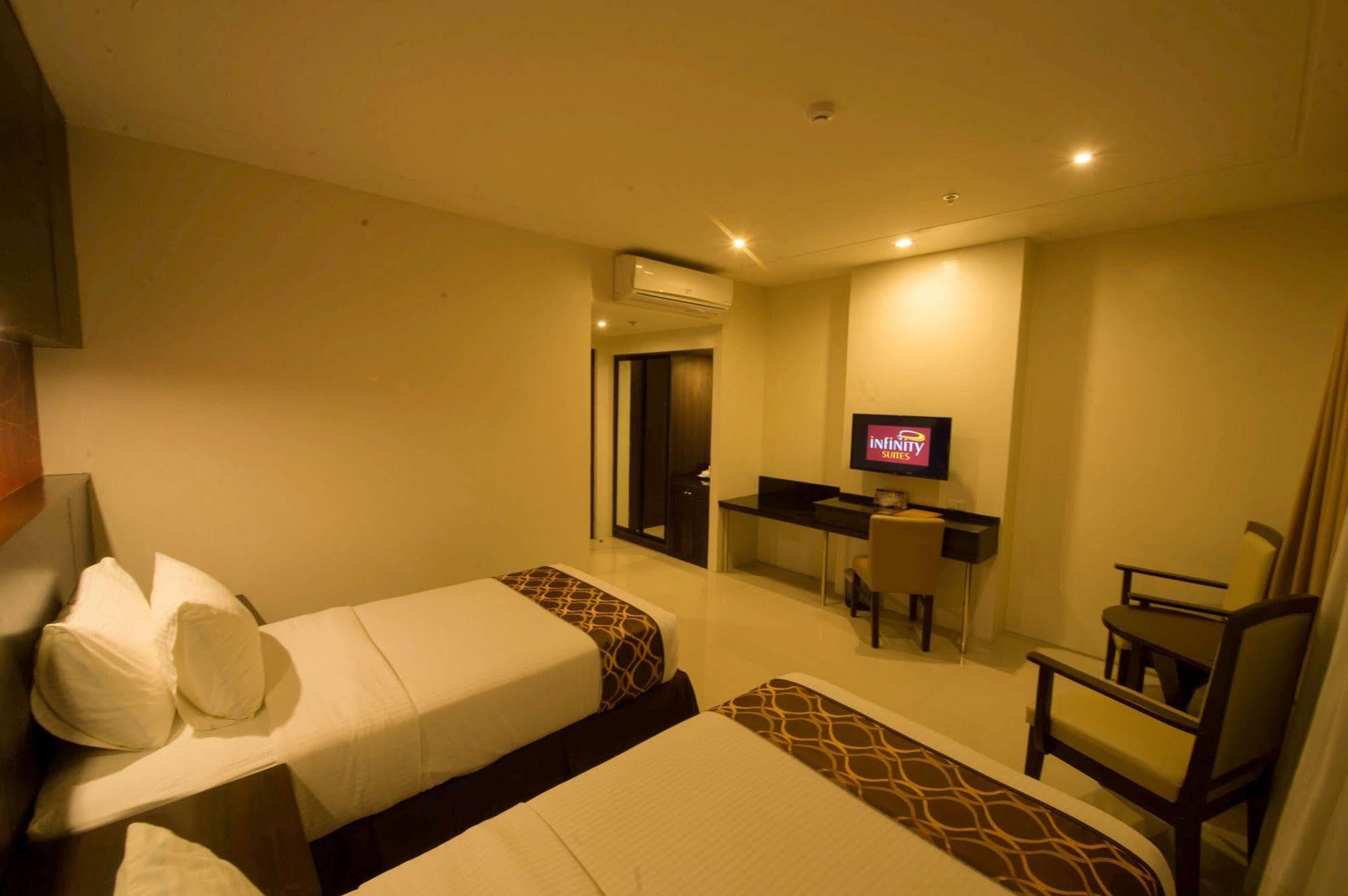 Infinity Suites Davao City Exterior foto
